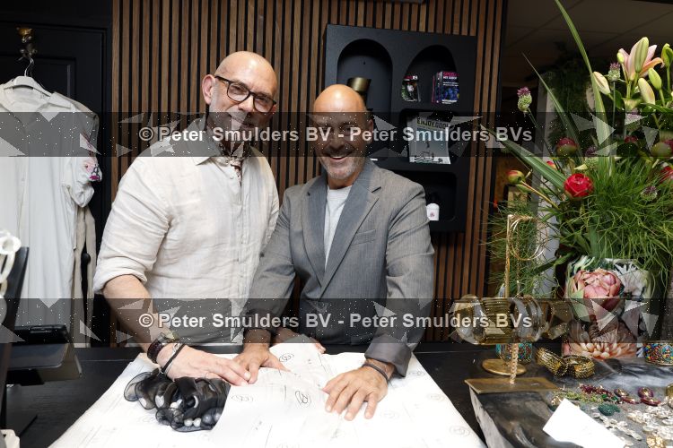 Hilversum 22 mai 2026
Domenik Romano en Ferenc Damen  van het programa MAFS in hun kleing winkel 
