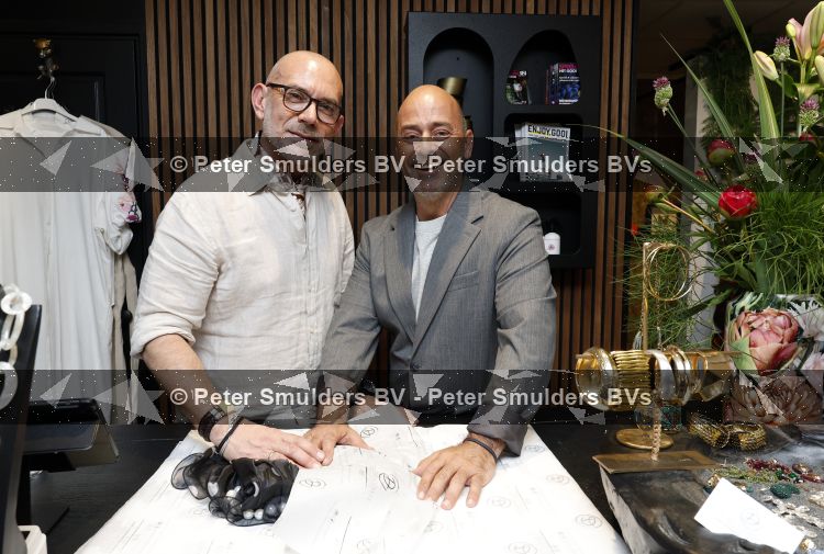 Hilversum 22 mai 2026
Domenik Romano en Ferenc Damen  van het programa MAFS in hun kleing winkel 