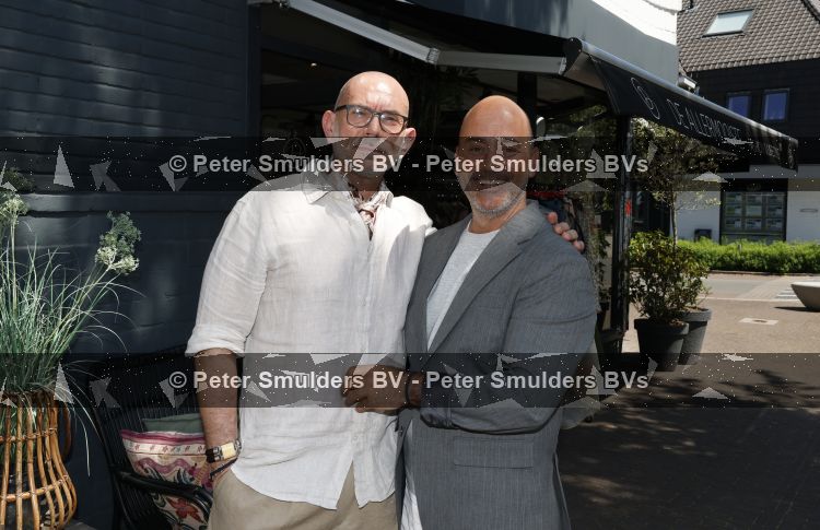 Hilversum 22 mai 2026
Domenik Romano en Ferenc Damen  van het programa MAFS in hun kleing winkel 