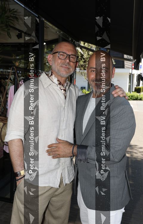 Hilversum 22 mai 2026
Domenik Romano en Ferenc Damen  van het programa MAFS in hun kleing winkel 