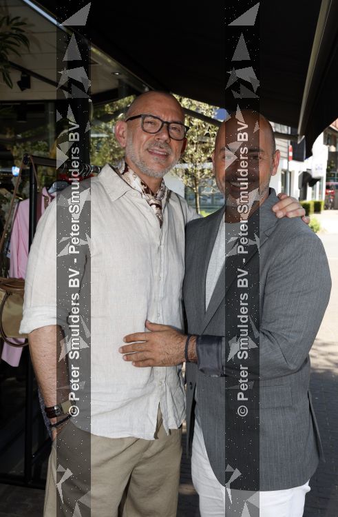 Hilversum 22 mai 2026
Domenik Romano en Ferenc Damen  van het programa MAFS in hun kleing winkel 