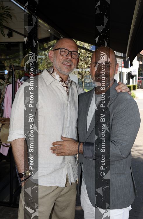 Hilversum 22 mai 2026
Domenik Romano en Ferenc Damen  van het programa MAFS in hun kleing winkel 
