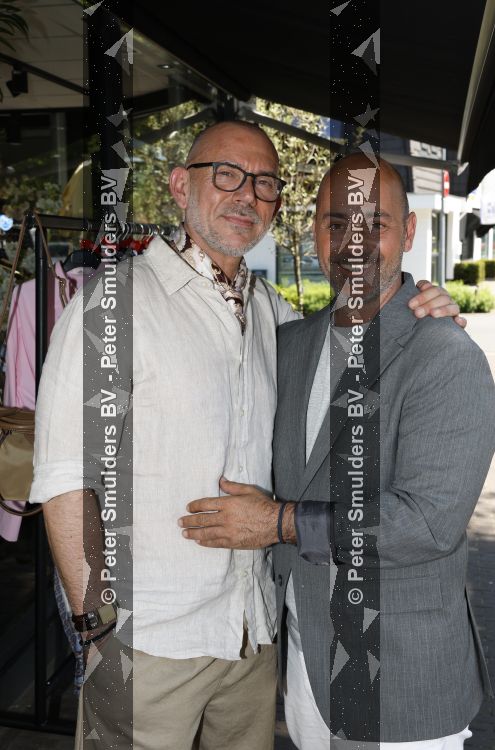 Hilversum 22 mai 2026
Domenik Romano en Ferenc Damen  van het programa MAFS in hun kleing winkel 