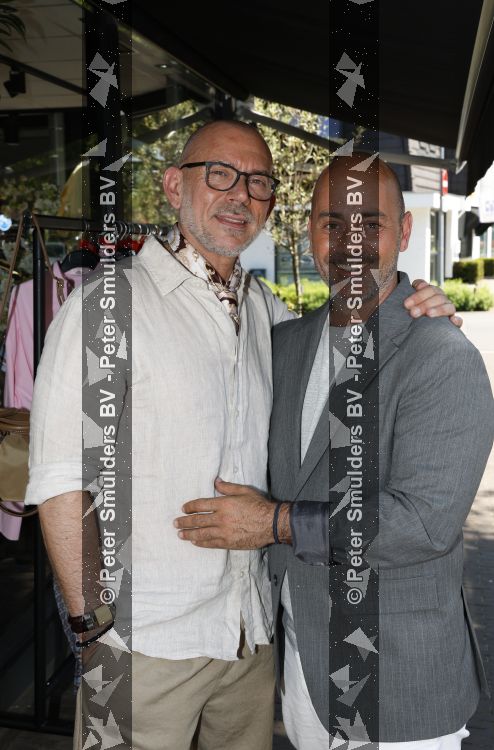 Hilversum 22 mai 2026
Domenik Romano en Ferenc Damen  van het programa MAFS in hun kleing winkel 