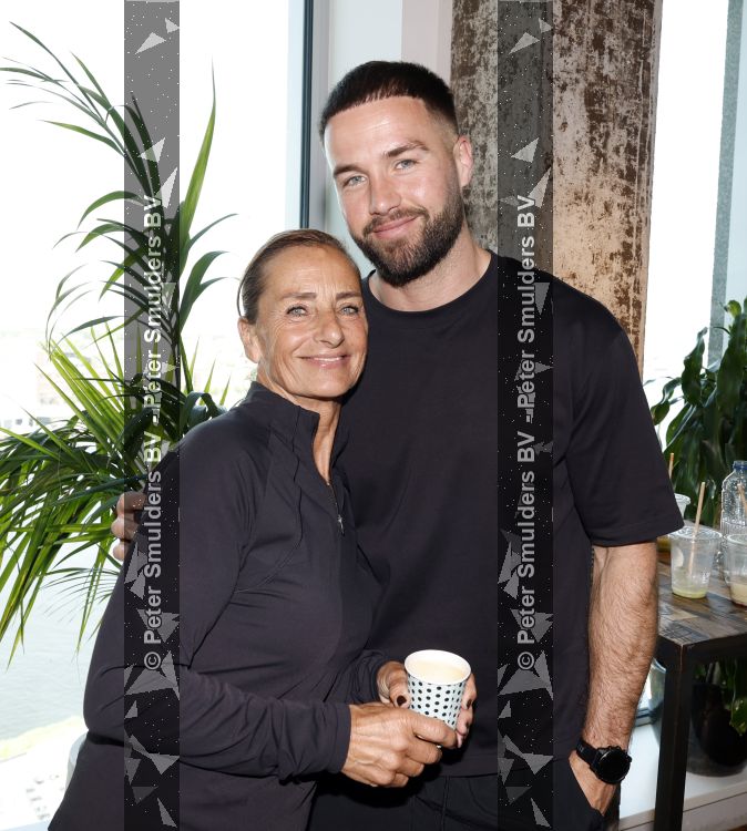 Amsterdam 26 mei 2026
Presentatie Marijn Kuipers / NOA in de Adam toren met aanwezig heel veel influencers. Donny Roielvink en zijn moeder Lucienne Kenter 