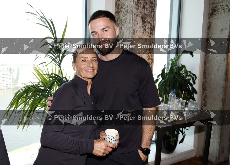Amsterdam 26 mei 2026
Presentatie Marijn Kuipers / NOA in de Adam toren met aanwezig heel veel influencers. Donny Roielvink en zijn moeder Lucienne Kenter 