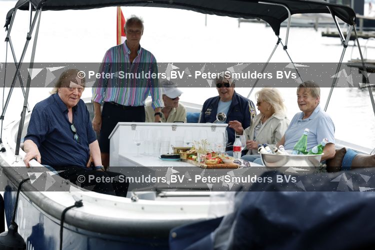 Loosdrecht 29 mei 2026
Eddy Ouwens viert zijn 80e verjaardag met een boottocht en een borrel bij Lakeside cafe .