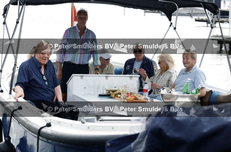 Loosdrecht 29 mei 2026
Eddy Ouwens viert zijn 80e verjaardag met een boottocht en een borrel bij Lakeside cafe .