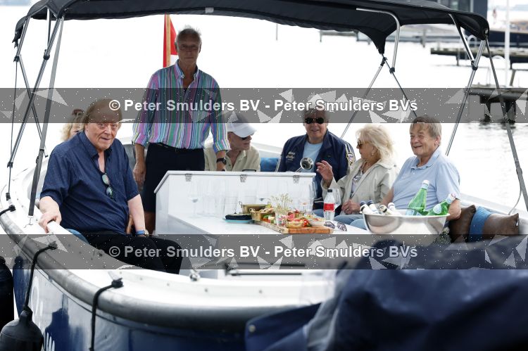 Loosdrecht 29 mei 2026
Eddy Ouwens viert zijn 80e verjaardag met een boottocht en een borrel bij Lakeside cafe .