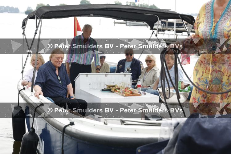 Loosdrecht 29 mei 2026
Eddy Ouwens viert zijn 80e verjaardag met een boottocht en een borrel bij Lakeside cafe .