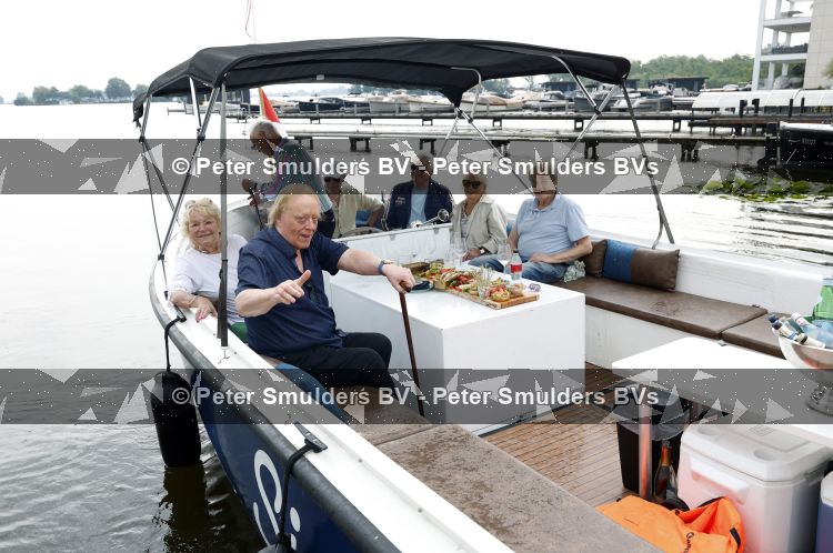 Loosdrecht 29 mei 2026
Eddy Ouwens viert zijn 80e verjaardag met een boottocht en een borrel bij Lakeside cafe .