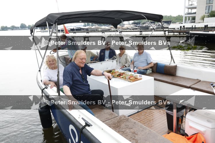 Loosdrecht 29 mei 2026
Eddy Ouwens viert zijn 80e verjaardag met een boottocht en een borrel bij Lakeside cafe .