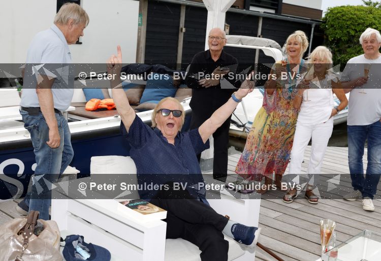 Loosdrecht 29 mei 2026
Eddy Ouwens viert zijn 80e verjaardag met een boottocht en een borrel bij Lakeside cafe .