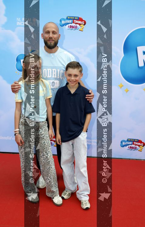 Amsterdam 31 mei 2026
Premiere Rutger Thomas en Paco 2 in Pathe Arena . Edino v Dorsten met kinderen 