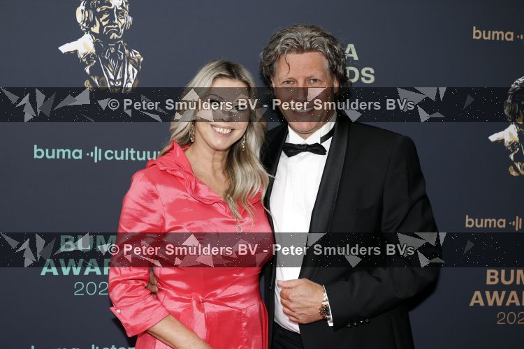 Amsterdam 8 juni 2026
Buma awards in de schouwburg van Amsterdam . Edwin v Hoevelaak met zijn vriendin 