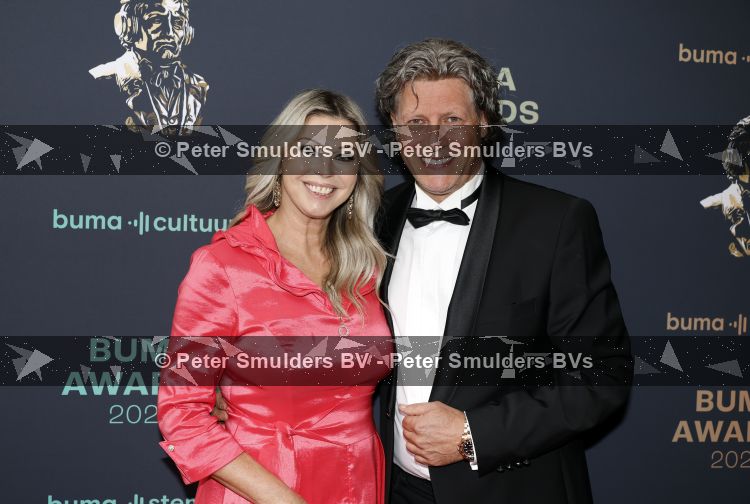 Amsterdam 8 juni 2026
Buma awards in de schouwburg van Amsterdam . Edwin v Hoevelaak met zijn vriendin 