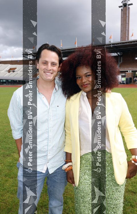 Amsterdam 4 juni 2026
Lunch met artiesten en influencers van de Amsterdamse zomer in het Olympisch stadion. Emma Lacroix en Maurits