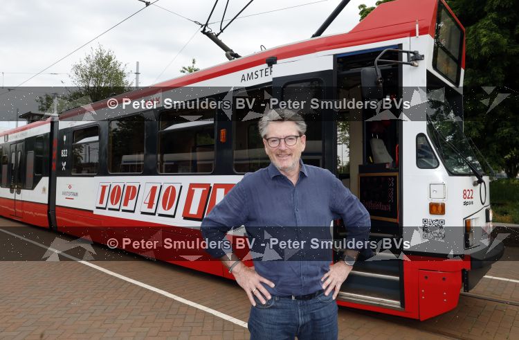 Amsterdam 27 mei 2026
3e deel van de boekenreeks 60 jaar Top 40 wordt feestelijk gelanceerd door bestickerde Top 40-tram met Erik de Zwart als trambestuurder. Natalie La Rose Erik de Zwart, Godfried Nevels en Jeroen Nieuwenhuize  zijn aanwezig 