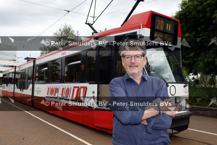 Amsterdam 27 mei 2026
3e deel van de boekenreeks 60 jaar Top 40 wordt feestelijk gelanceerd door bestickerde Top 40-tram met Erik de Zwart als trambestuurder. Natalie La Rose Erik de Zwart, Godfried Nevels en Jeroen Nieuwenhuize  zijn aanwezig 