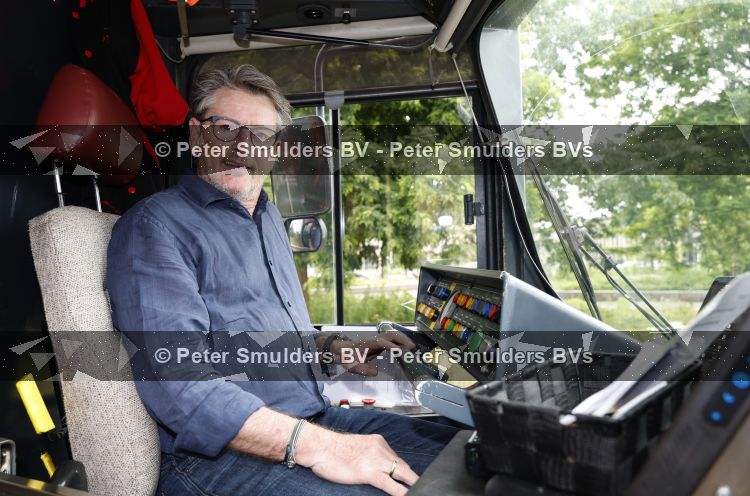 Amsterdam 27 mei 2026
3e deel van de boekenreeks 60 jaar Top 40 wordt feestelijk gelanceerd door bestickerde Top 40-tram met Erik de Zwart als trambestuurder. Natalie La Rose Erik de Zwart, Godfried Nevels en Jeroen Nieuwenhuize  zijn aanwezig 