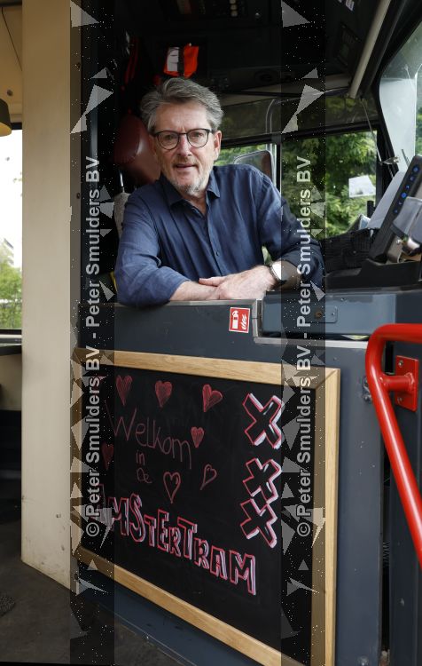 Amsterdam 27 mei 2026
3e deel van de boekenreeks 60 jaar Top 40 wordt feestelijk gelanceerd door bestickerde Top 40-tram met Erik de Zwart als trambestuurder. Natalie La Rose Erik de Zwart, Godfried Nevels en Jeroen Nieuwenhuize  zijn aanwezig 