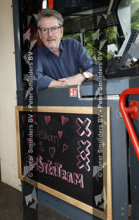 Amsterdam 27 mei 2026
3e deel van de boekenreeks 60 jaar Top 40 wordt feestelijk gelanceerd door bestickerde Top 40-tram met Erik de Zwart als trambestuurder. Natalie La Rose Erik de Zwart, Godfried Nevels en Jeroen Nieuwenhuize  zijn aanwezig 