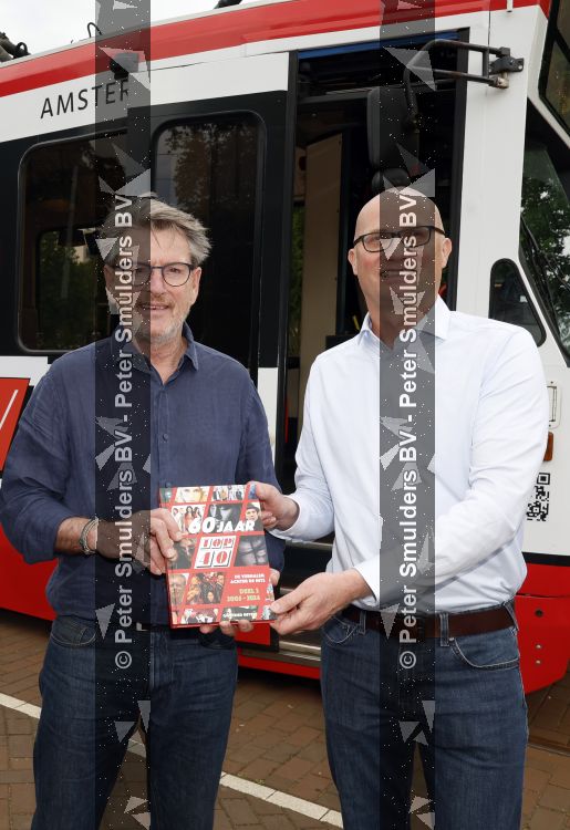 Amsterdam 27 mei 2026
3e deel van de boekenreeks 60 jaar Top 40 wordt feestelijk gelanceerd door bestickerde Top 40-tram met Erik de Zwart als trambestuurder. Natalie La Rose Erik de Zwart, Godfried Nevels en Jeroen Nieuwenhuize  zijn aanwezig 