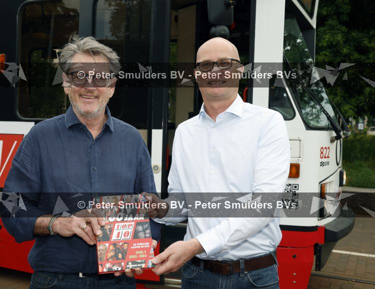 Amsterdam 27 mei 2026
3e deel van de boekenreeks 60 jaar Top 40 wordt feestelijk gelanceerd door bestickerde Top 40-tram met Erik de Zwart als trambestuurder. Natalie La Rose Erik de Zwart, Godfried Nevels en Jeroen Nieuwenhuize  zijn aanwezig 