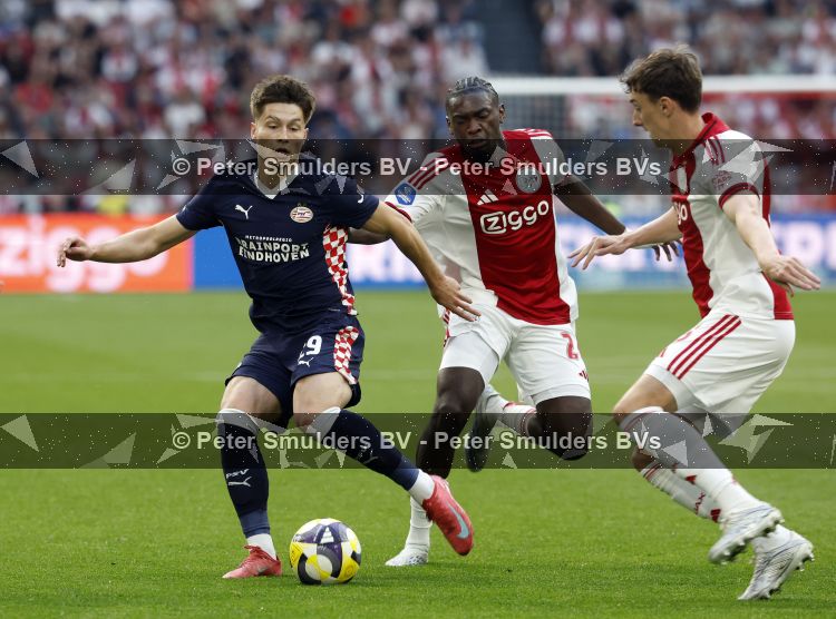 Amsterdam, 2 Mei 2026
Kompetitiewedstrijd AJAX-PSV, eindstand 2-2
Esmir Bajraktarevic en Youri Baas