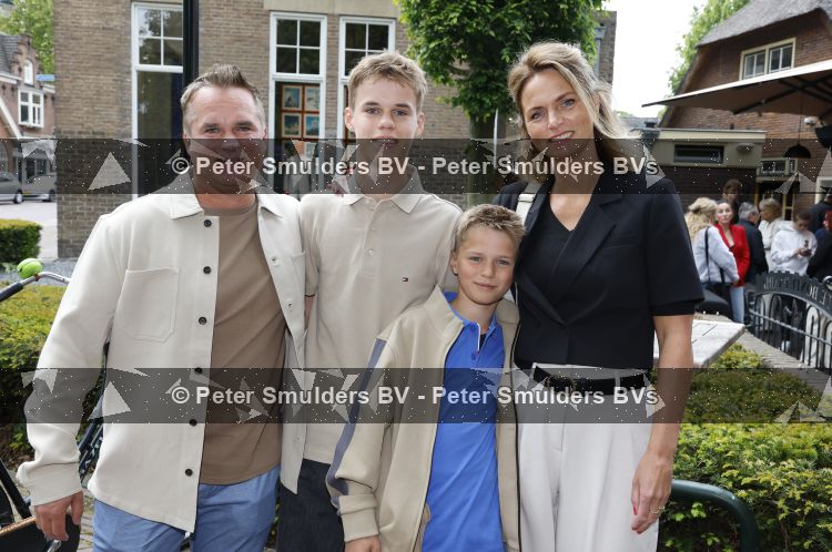 Laren 13 mei 2026
Imca Marina viert haar 85e verjaardag bij het bonte Paard in Laren . De zoon van Imca Marina Floris Oud kwam met zijn vrouw en kinderen 