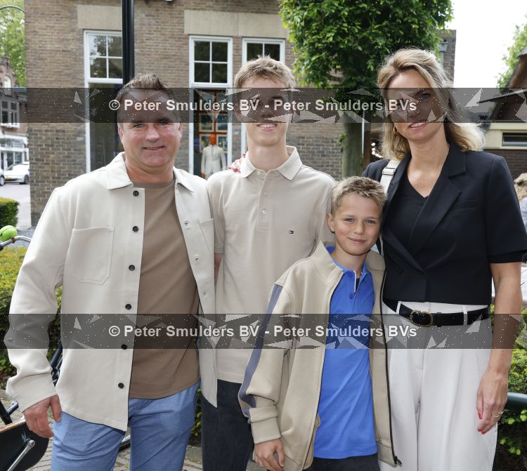 Laren 13 mei 2026
Imca Marina viert haar 85e verjaardag bij het bonte Paard in Laren . De zoon van Imca Marina Floris Oud kwam met zijn vrouw en kinderen 