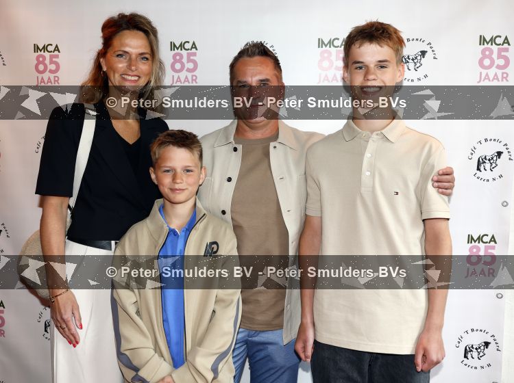 Laren 13 mei 2026
Imca Marina viert haar 85e verjaardag bij het bonte Paard in Laren . De zoon van Imca Marina Floris Oud kwam met zijn vrouw en kinderen 