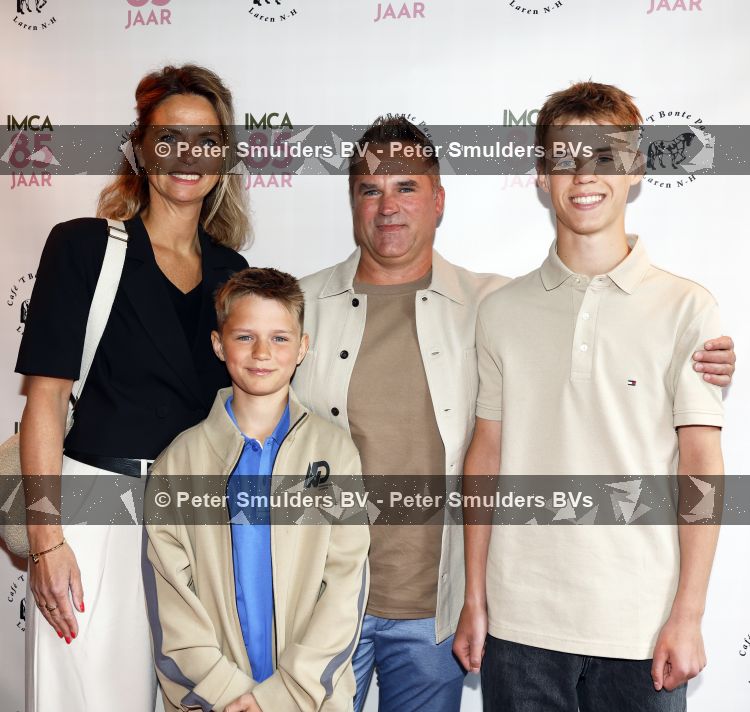 Laren 13 mei 2026
Imca Marina viert haar 85e verjaardag bij het bonte Paard in Laren . De zoon van Imca Marina Floris Oud kwam met zijn vrouw en kinderen 