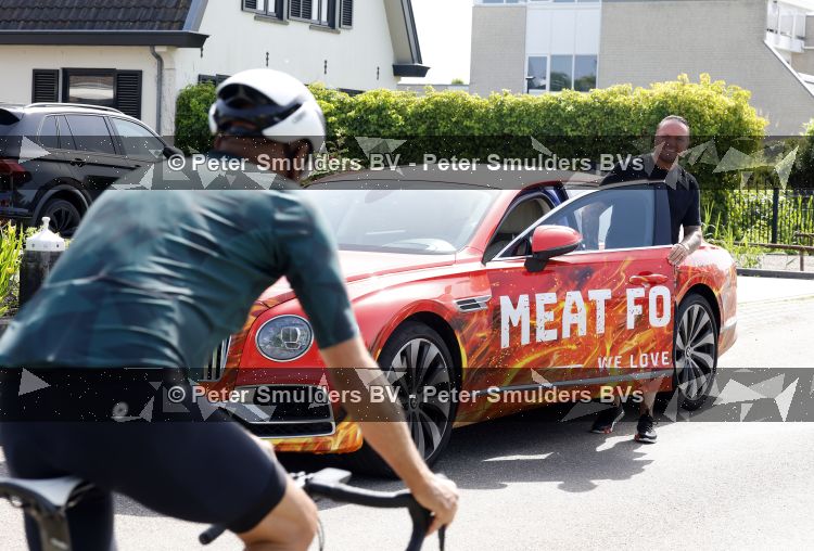 Vinkeveen 23 mei 2026
Frank v Etten heeft een vleesbedrijf (meat for more) Op zijn bentley staat de naam van het bedrijf .