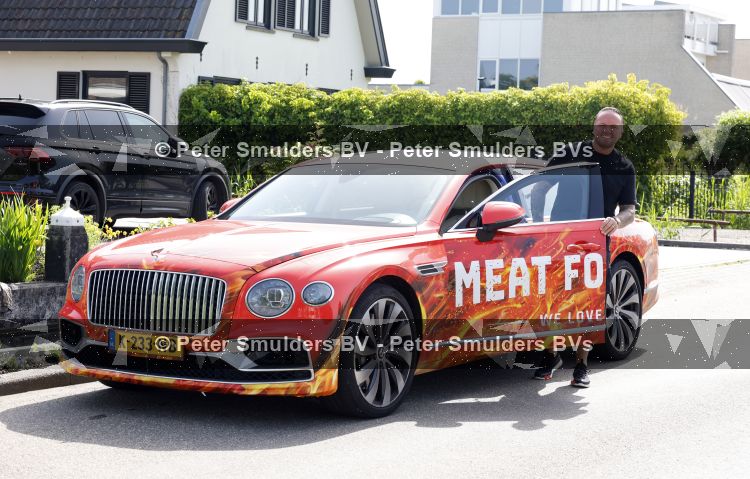 Vinkeveen 23 mei 2026
Frank v Etten heeft een vleesbedrijf (meat for more) Op zijn bentley staat de naam van het bedrijf .