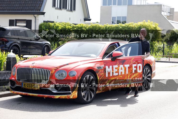 Vinkeveen 23 mei 2026
Frank v Etten heeft een vleesbedrijf (meat for more) Op zijn bentley staat de naam van het bedrijf .