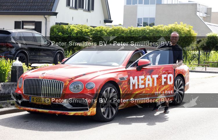 Vinkeveen 23 mei 2026
Frank v Etten heeft een vleesbedrijf (meat for more) Op zijn bentley staat de naam van het bedrijf .