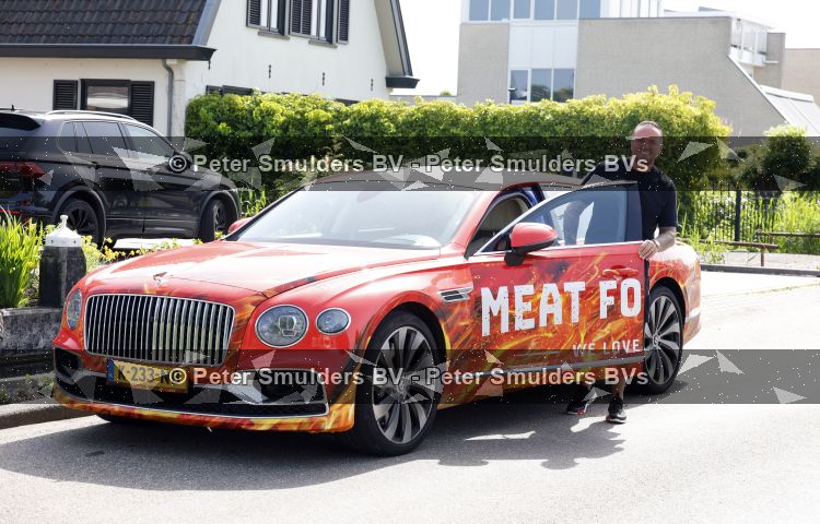 Vinkeveen 23 mei 2026
Frank v Etten heeft een vleesbedrijf (meat for more) Op zijn bentley staat de naam van het bedrijf .