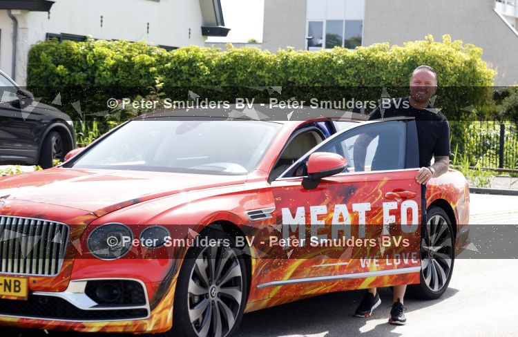 Vinkeveen 23 mei 2026
Frank v Etten heeft een vleesbedrijf (meat for more) Op zijn bentley staat de naam van het bedrijf .
