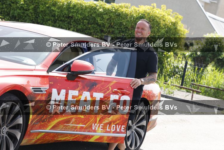 Vinkeveen 23 mei 2026
Frank v Etten heeft een vleesbedrijf (meat for more) Op zijn bentley staat de naam van het bedrijf .