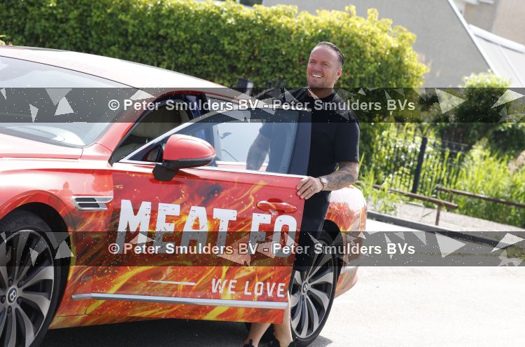 Vinkeveen 23 mei 2026
Frank v Etten heeft een vleesbedrijf (meat for more) Op zijn bentley staat de naam van het bedrijf .