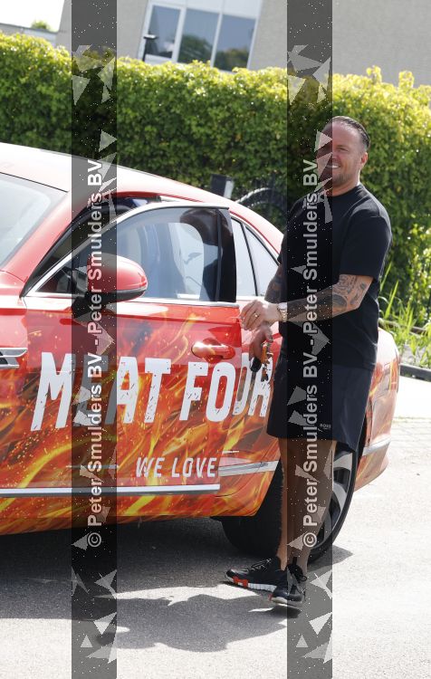 Vinkeveen 23 mei 2026
Frank v Etten heeft een vleesbedrijf (meat for more) Op zijn bentley staat de naam van het bedrijf .