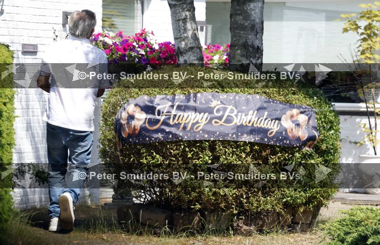 Naarderbos 30 en 31 mei 2026
Jan Westerhoven de nieuwe vriend van Marga Scheide viert zijn 65e verjaardag bij Marga thuis met een tuinfeest .