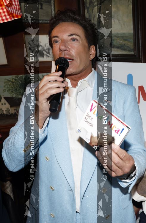 Laren 13 mei 2026
Imca Marina viert haar 85e verjaardag bij het bonte Paard in Laren . Gerard Joling reikte de eerste cd uit 