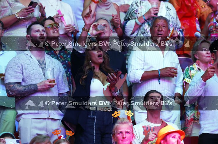 Amsterdam 20 juni 2026
Concert Topppers in de Johan Cruijff arena . 
Glennis Grace met vriend