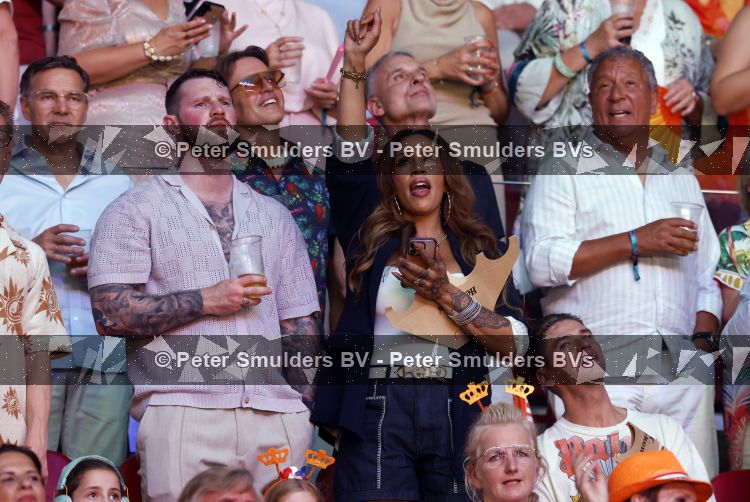 Amsterdam 20 juni 2026
Concert Topppers in de Johan Cruijff arena . 
Glennis Grace met vriend