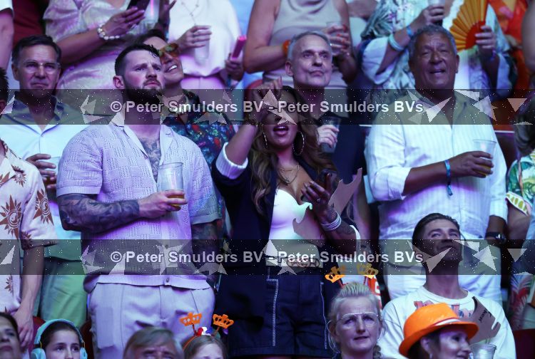 Amsterdam 20 juni 2026
Concert Topppers in de Johan Cruijff arena . 
Glennis Grace met vriend