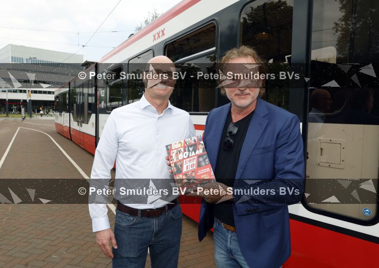 Amsterdam 27 mei 2026
3e deel van de boekenreeks 60 jaar Top 40 wordt feestelijk gelanceerd door bestickerde Top 40-tram met Erik de Zwart als trambestuurder. Natalie La Rose Erik de Zwart, Godfried Nevels en Jeroen Nieuwenhuize  zijn aanwezig 
