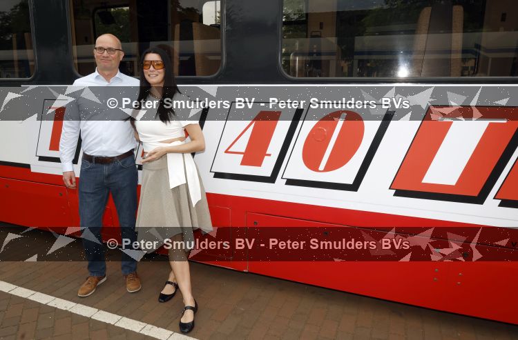 Amsterdam 27 mei 2026
3e deel van de boekenreeks 60 jaar Top 40 wordt feestelijk gelanceerd door bestickerde Top 40-tram met Erik de Zwart als trambestuurder. Natalie La Rose Erik de Zwart, Godfried Nevels en Jeroen Nieuwenhuize  zijn aanwezig . Godfried Nevels  en Rikkie Borgelt