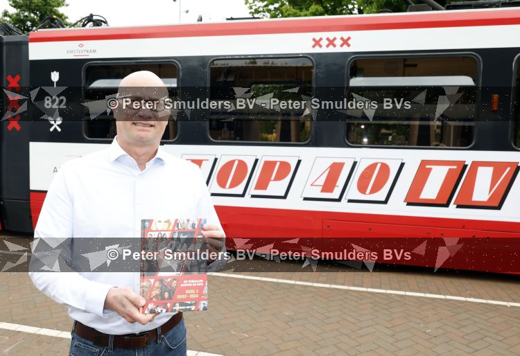 Amsterdam 27 mei 2026
3e deel van de boekenreeks 60 jaar Top 40 wordt feestelijk gelanceerd door bestickerde Top 40-tram met Erik de Zwart als trambestuurder. Natalie La Rose Erik de Zwart, Godfried Nevels en Jeroen Nieuwenhuize  zijn aanwezig 